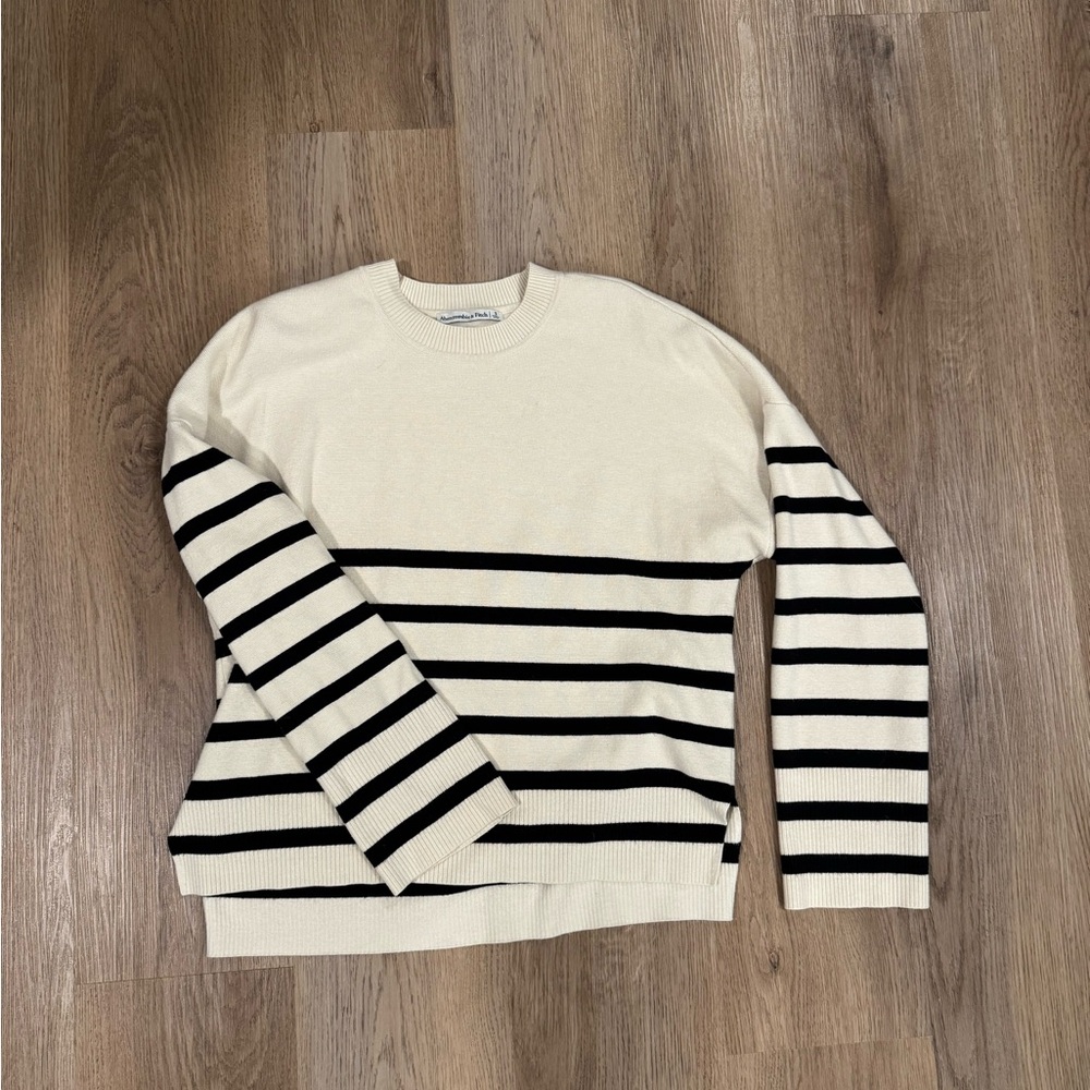 Abercrombie & Fitch Cream Sweater